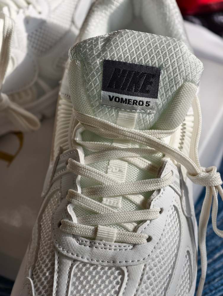 NIKE VOMERO 5 gallery image 3